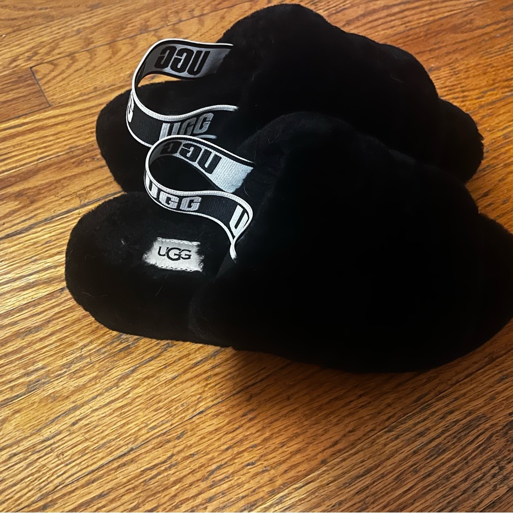 Authentic barely worn black Ugg Fluff Yeah slides
